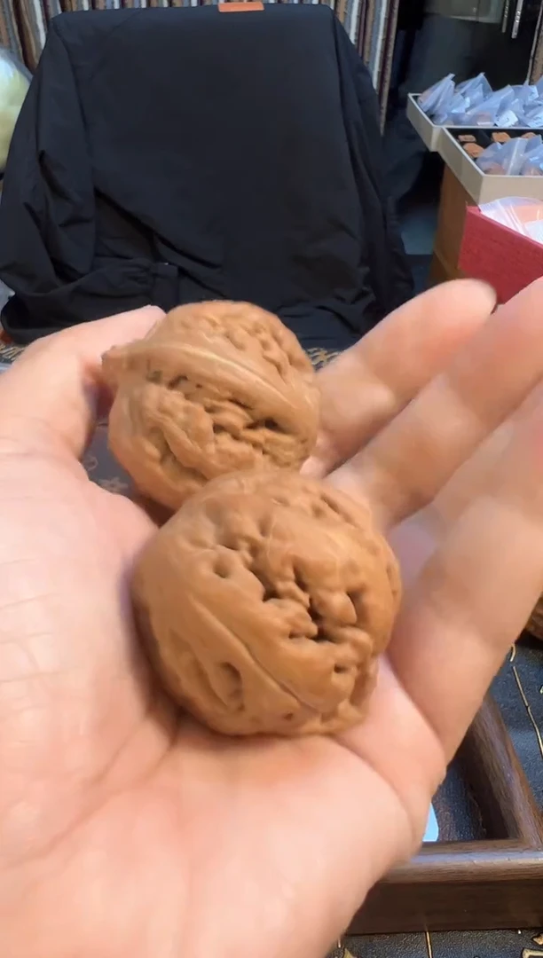 把件核桃以前万元款霸王龙