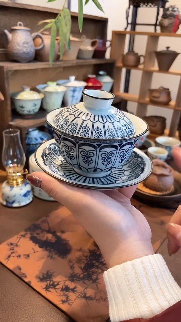 【闪购商品】其他青花卷草纹三才盖碗