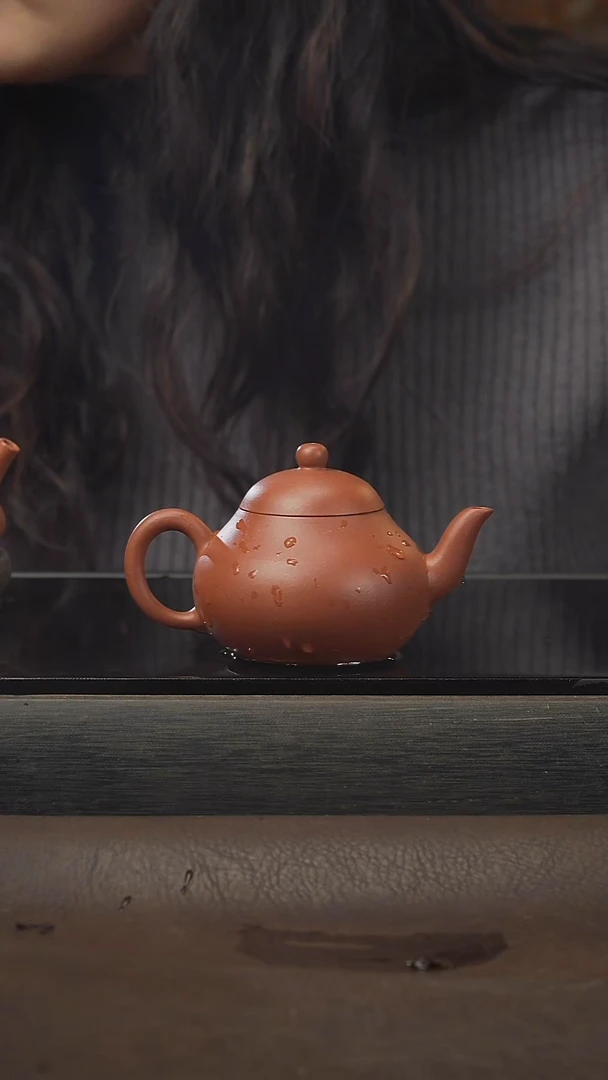 茶壶紫砂38梨形，朱泥。120cc
