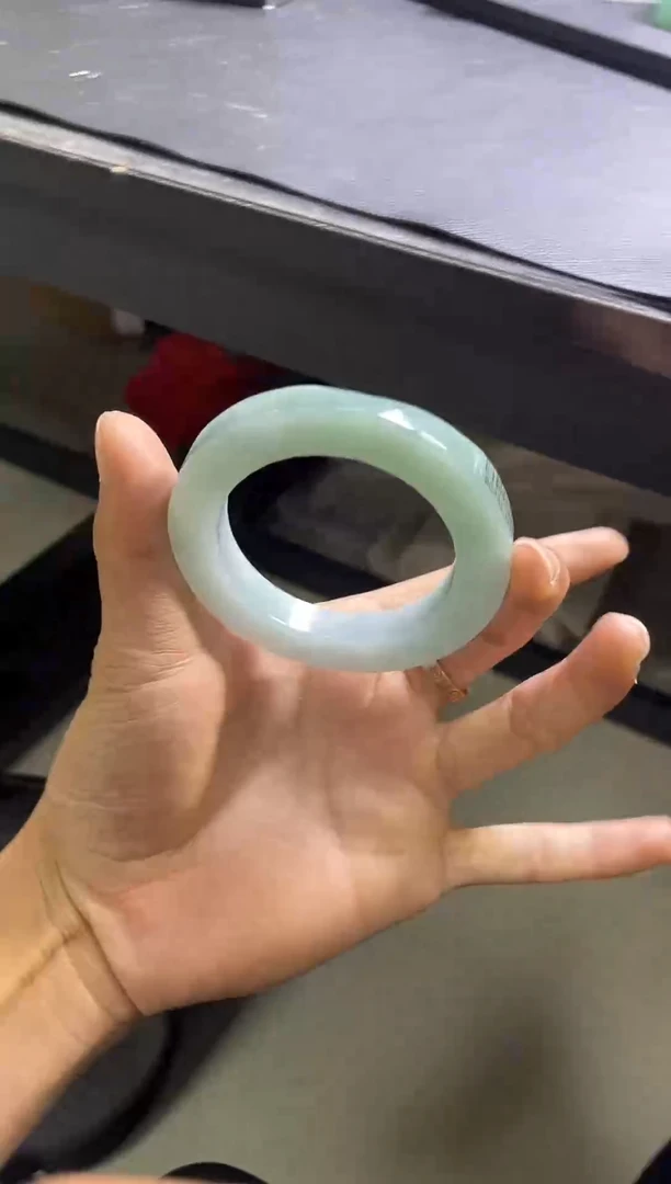 定制翡翠手镯未镶嵌发一件