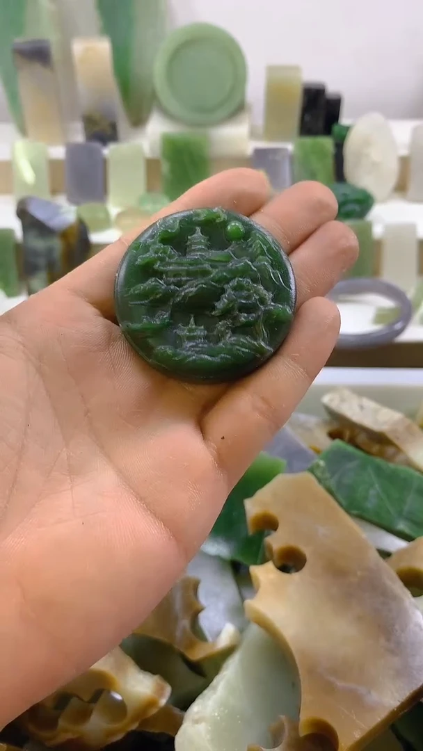和田玉未镶嵌颈饰1