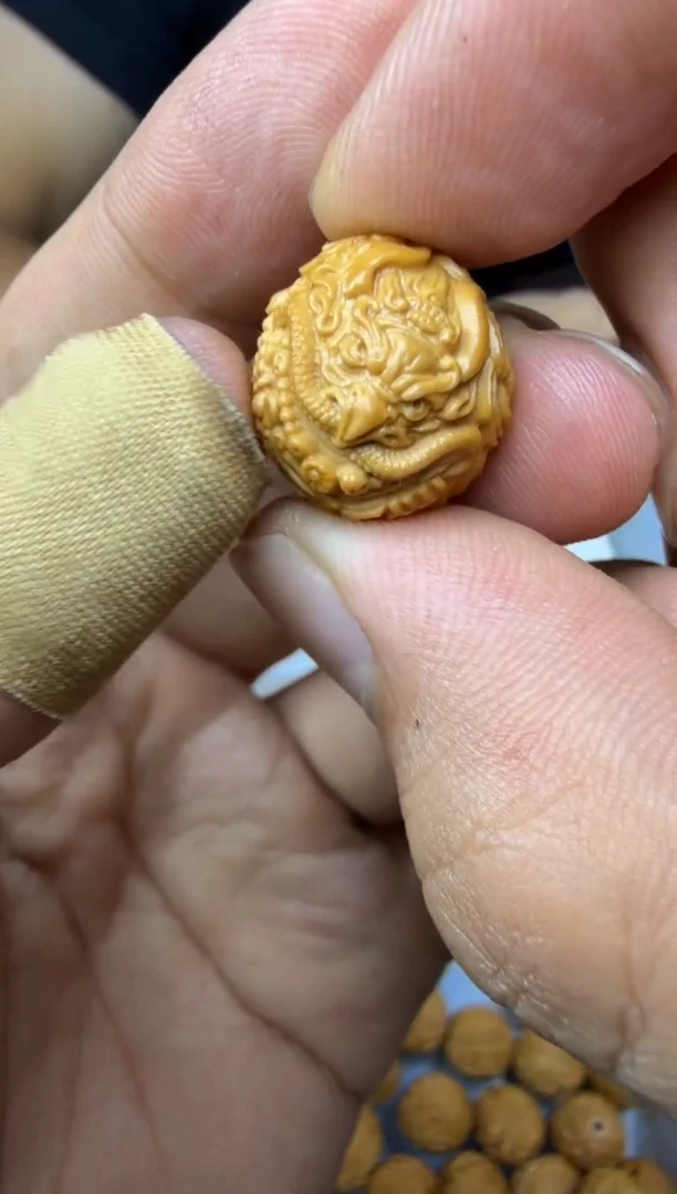 吊坠猴头核桃迦楼罗