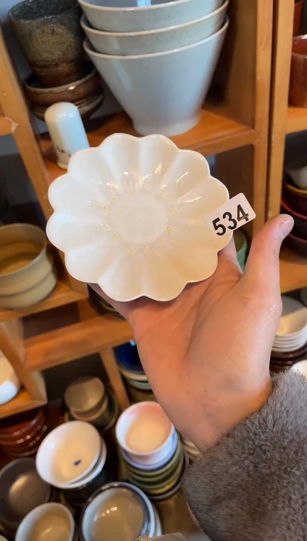 【闪购商品】瓷片534  白色小花瓣碟子1个