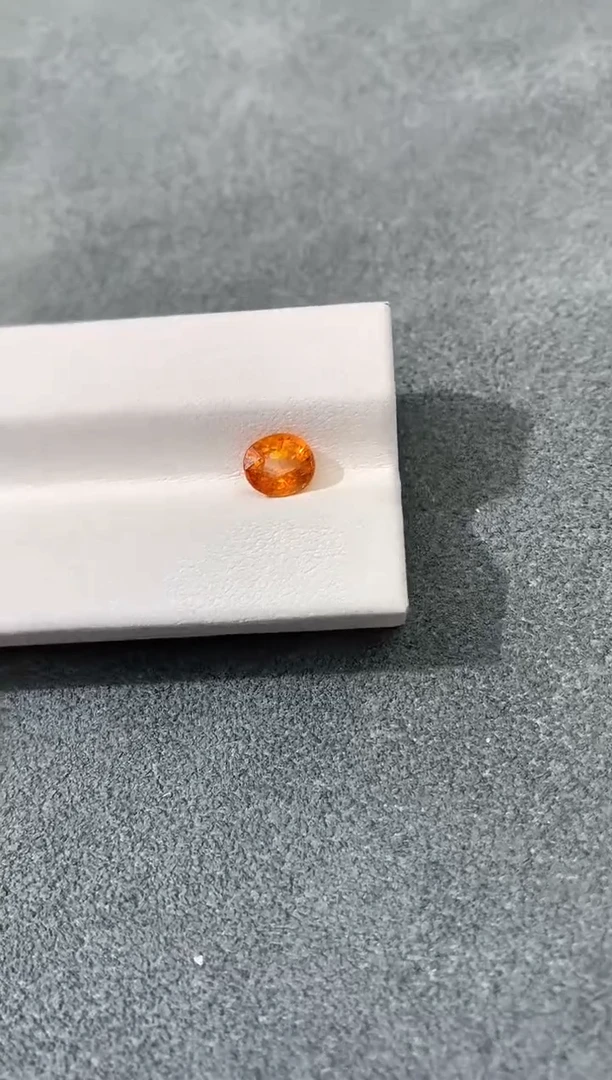未镶嵌裸石石榴石（芬达石）1.45CT