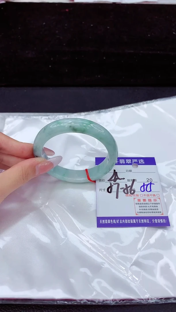 翡翠手镯未镶嵌1