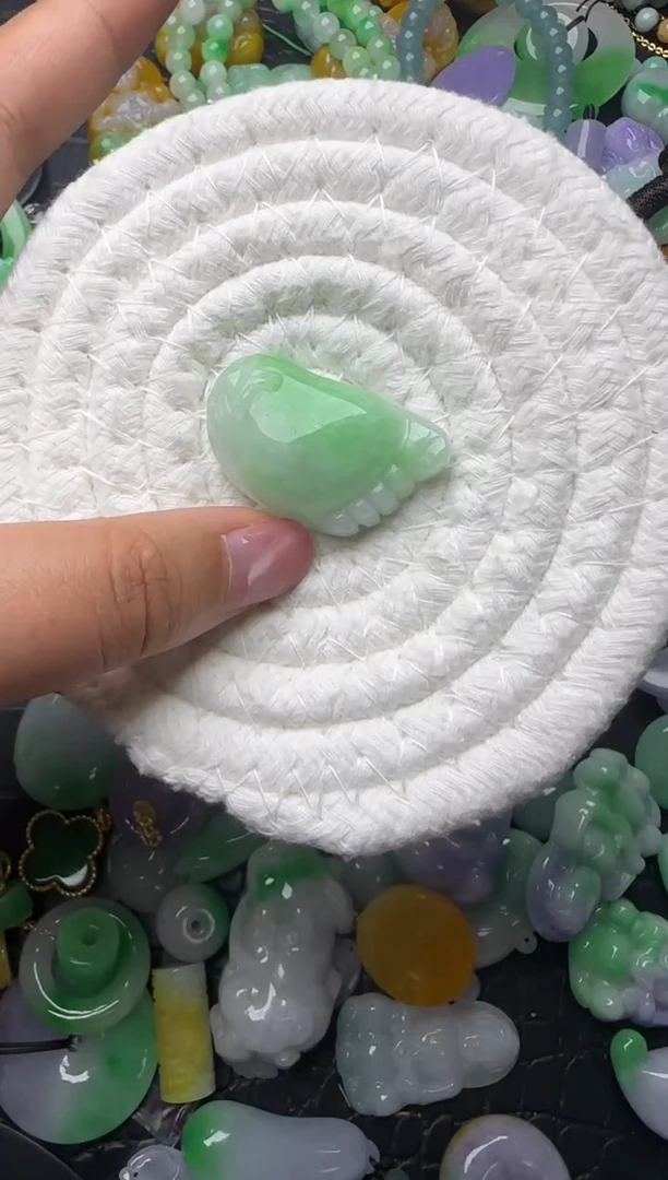 颈饰未镶嵌翡翠缅甸翡翠吊坠