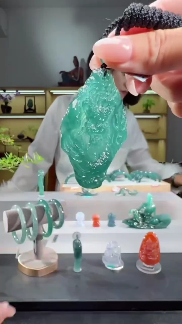 吊坠(不含链)未镶嵌翡翠龙牌