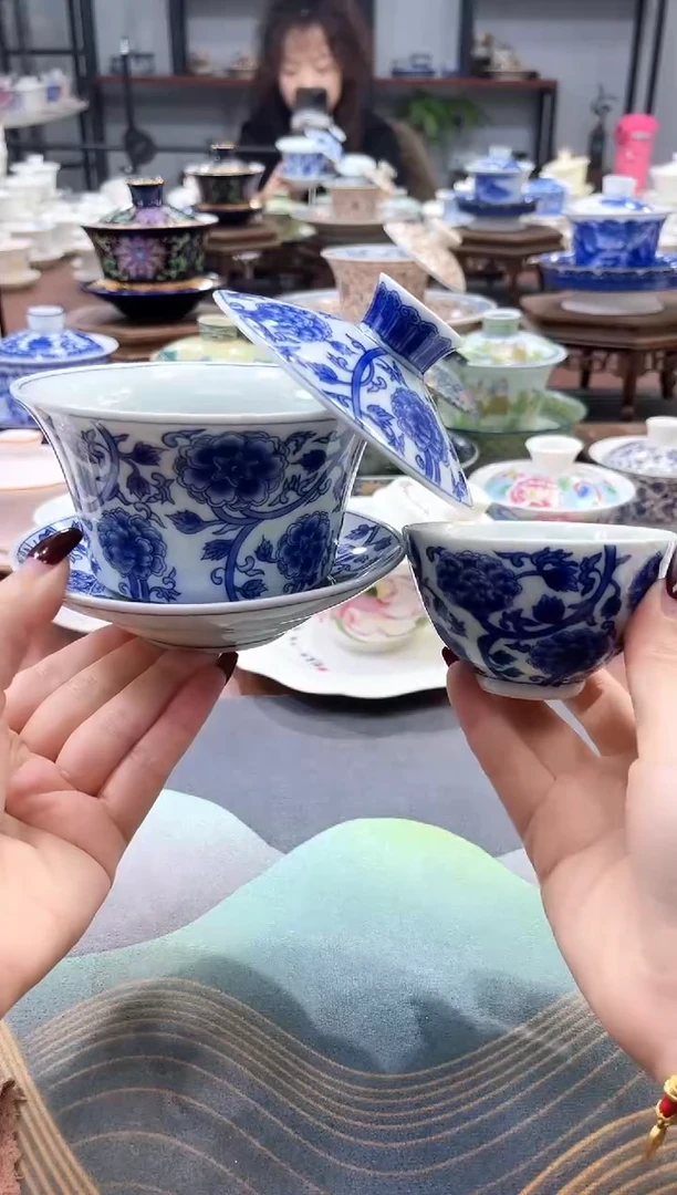 【闪购商品】320釉下彩仿古青花缠枝莲盖碗+1杯