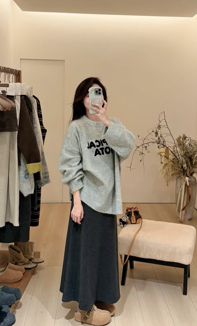 2025秋冬新款韩系字母圆领针织毛衣女慵懒风宽松高腰半身裙两件套