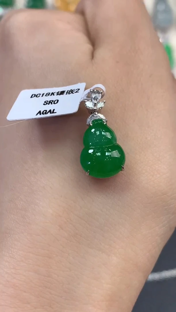 【闪购商品】翡翠吊坠(不含链)18K金镶嵌c180