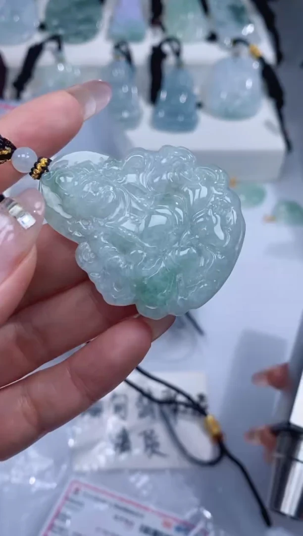 颈饰未镶嵌翡翠吊坠