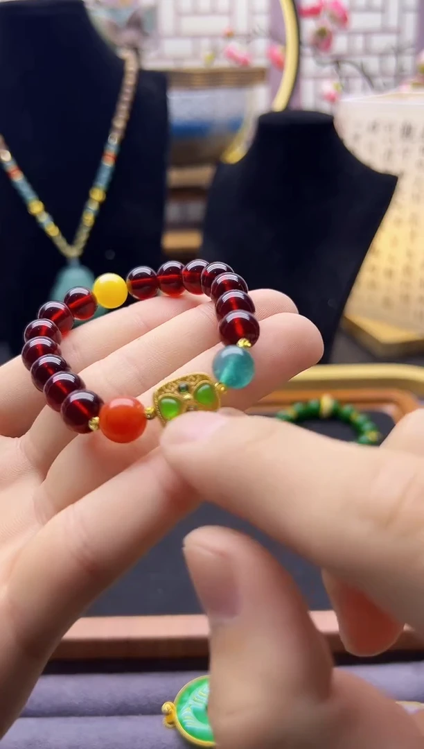 【闪购商品】血珀颈饰14K金镶嵌S483