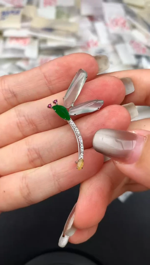 18K金镶嵌挂件翡翠—