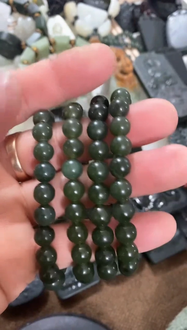 【闪购商品】和田玉吊坠(不含链)未镶嵌卡8  碧玉 随机发货 一个