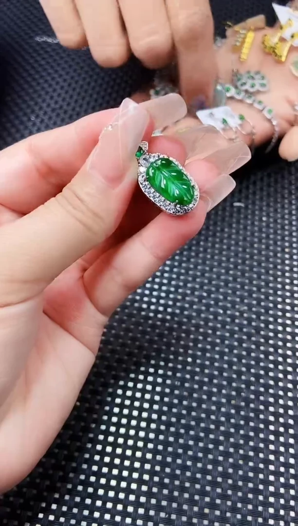 【闪购商品】翡翠未镶嵌颈饰111111111