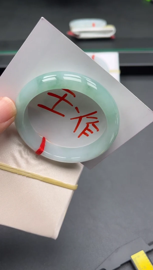 未镶嵌手镯翡翠多人