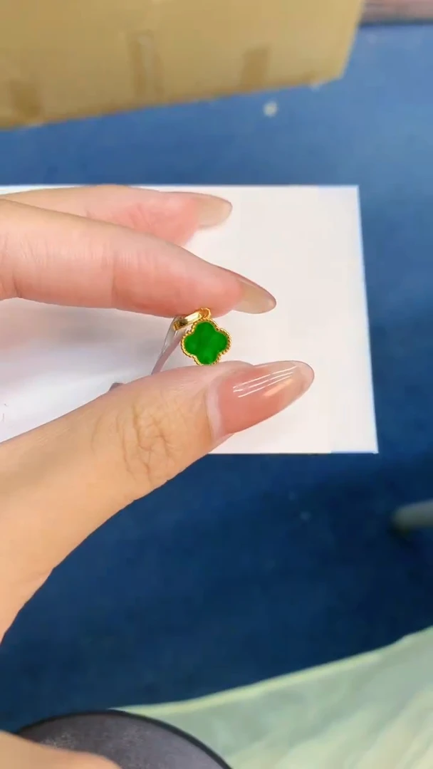 翡翠18K金镶嵌吊坠(不含链)1