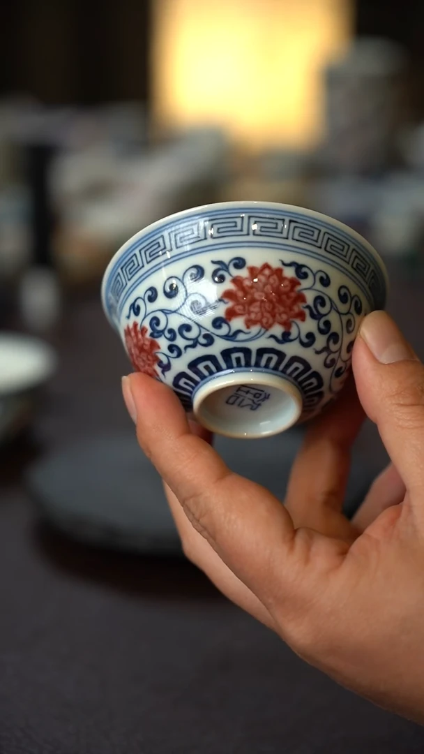 全手绘青花釉里红缠枝莲鸡心杯