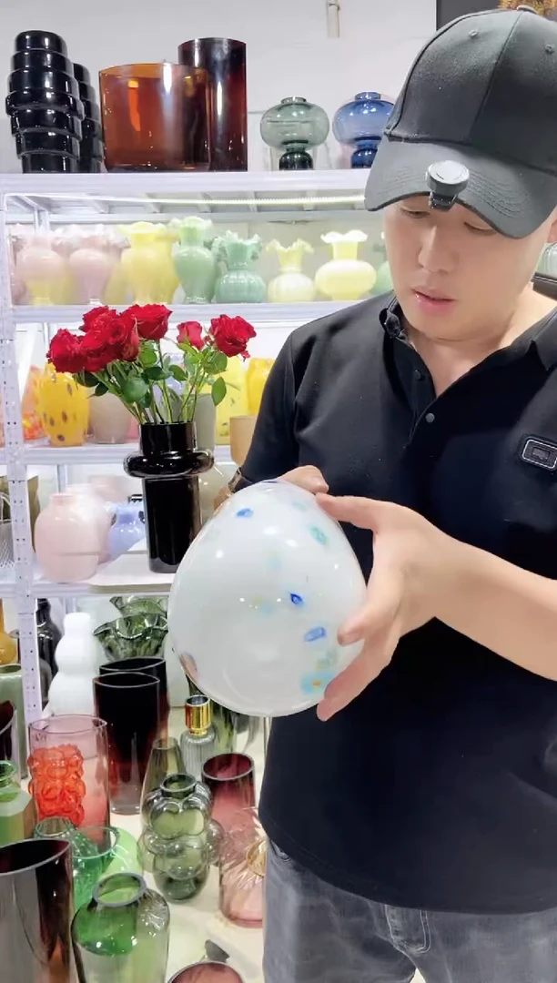 白色万花琉璃花瓶微瑕介意勿拍