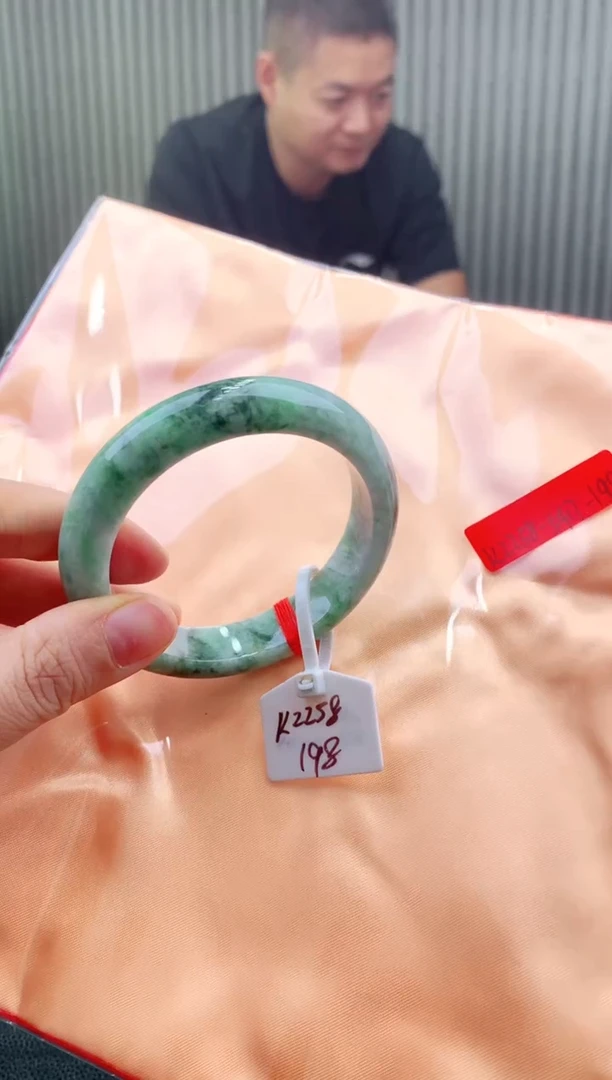 未镶嵌手镯翡翠54+