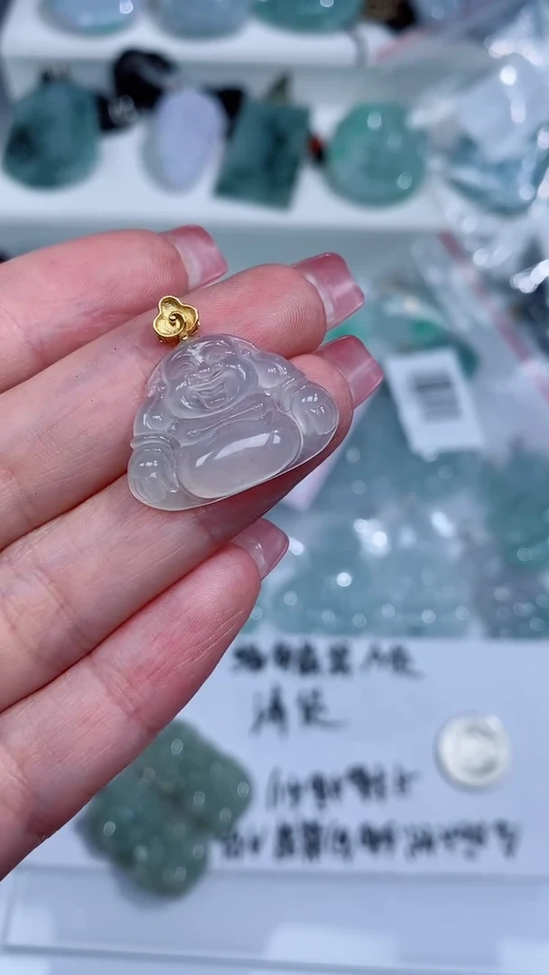 翡翠18K金镶嵌颈饰吊坠