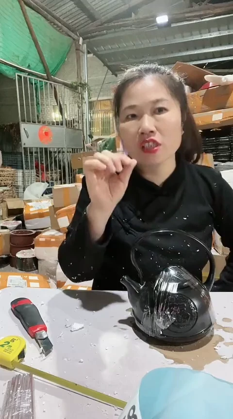 陶瑕疵黑色福字壶