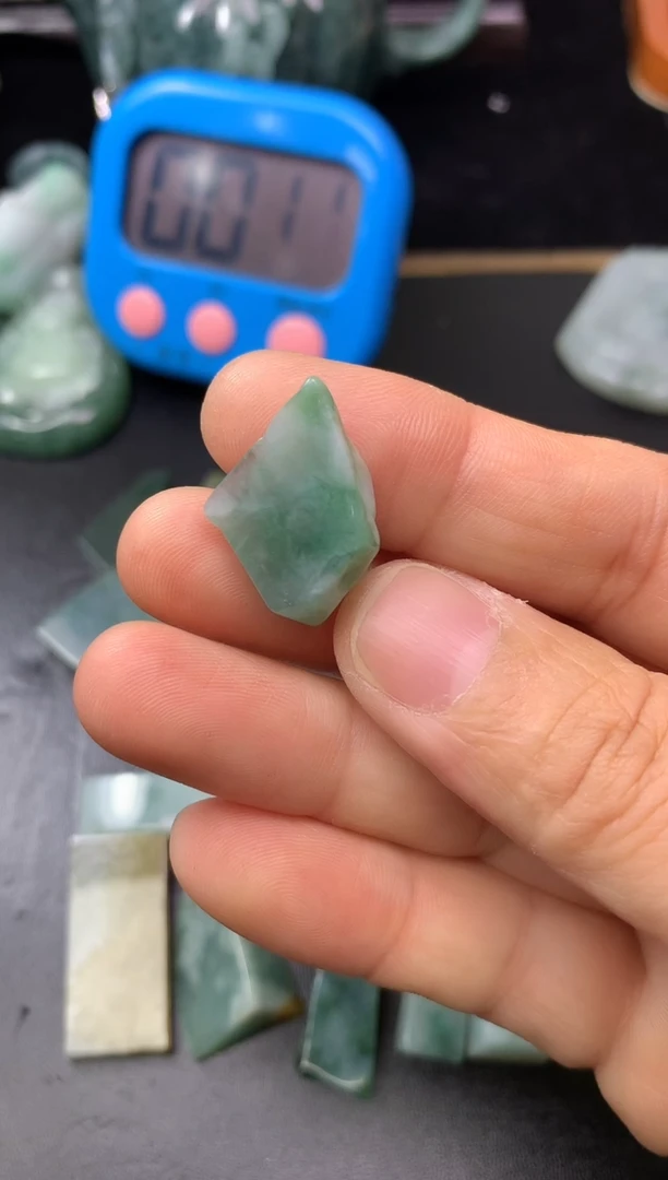 颈饰未镶嵌翡翠晨*料子