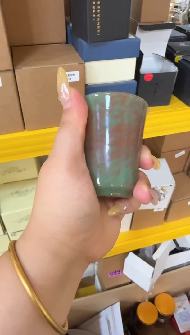 绿色玉料杯子