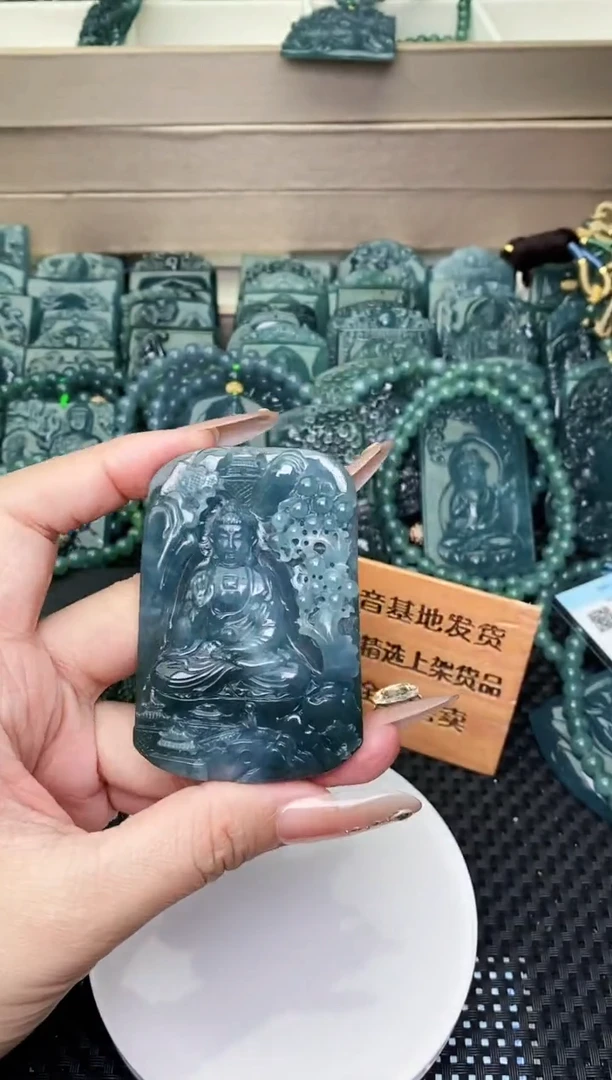 颈饰未镶嵌翡翠