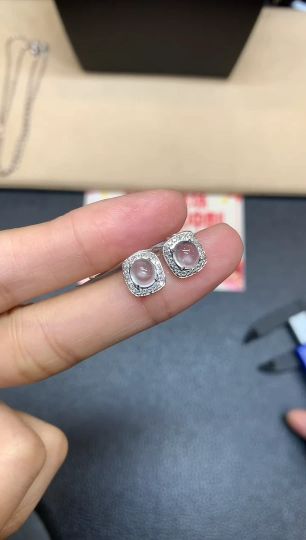 18K金镶嵌翡翠耳饰蛋面【无服务费