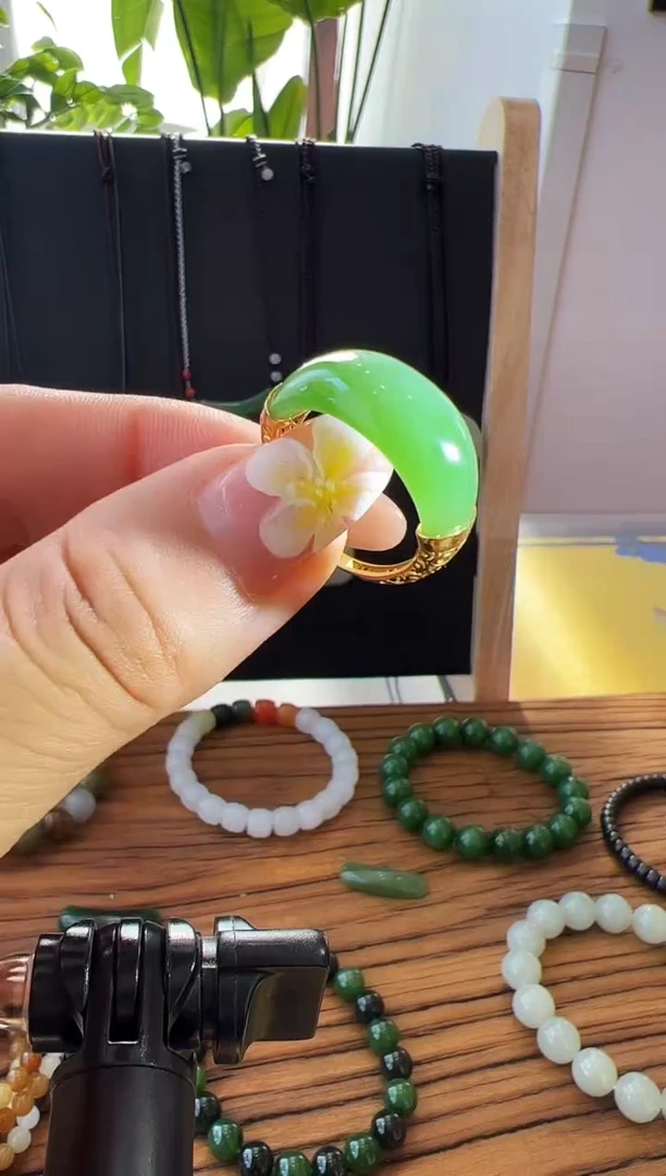 18K金镶嵌戒指和田玉（碧玉）碧玉贵人桥戒指