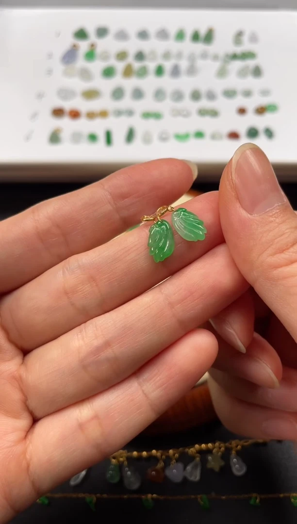 吊坠(不含链)18K金镶嵌翡翠一个JK637