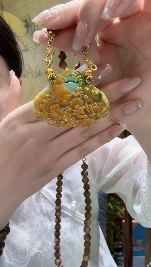 颈饰未镶嵌翡翠吊坠