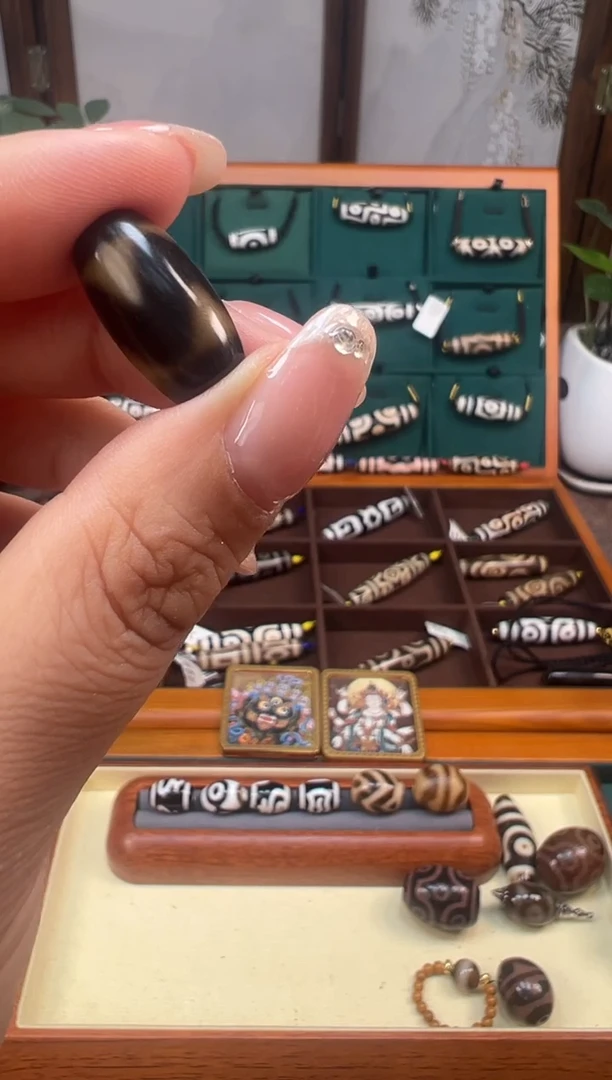 未镶嵌颈饰玛瑙/玉髓45.（微瑕随机发货）