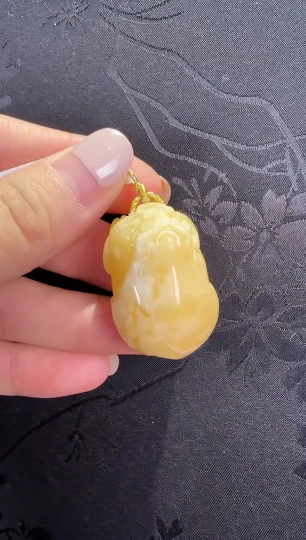 蜜蜡颈饰18K金镶嵌貔貅吊坠