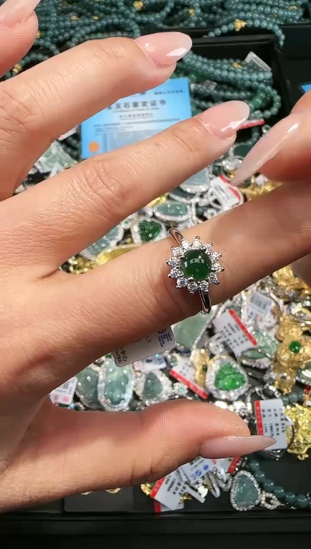 【闪购商品】翡翠吊坠(赠链)未镶嵌天然翡翠A货