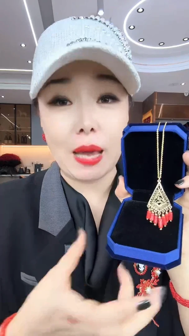 镀金色红桶珠穗穗 项链