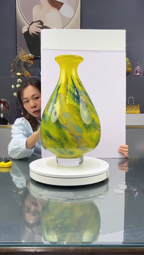 手工艺品琉璃    水晶琉璃花瓶1个