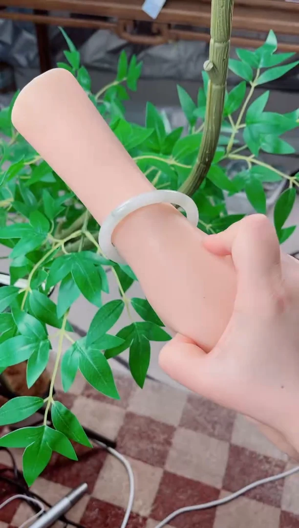 【闪购商品】石英质玉手镯未镶嵌684