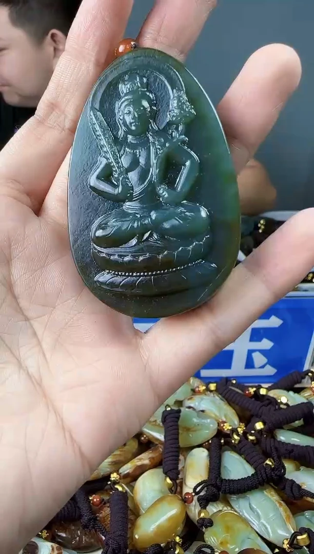 和田玉未镶嵌颈饰1