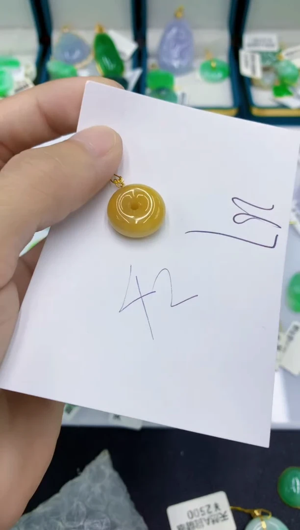 翡翠18K金镶嵌颈饰翡翠