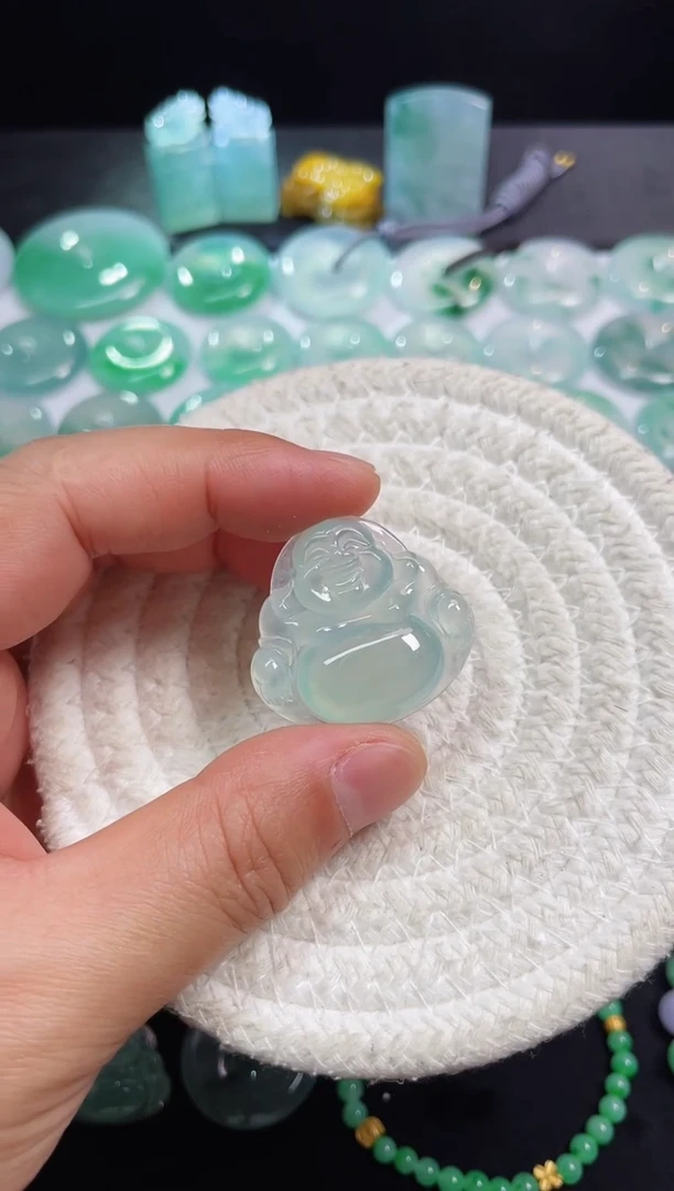 【闪购商品】翡翠颈饰未镶嵌佛
