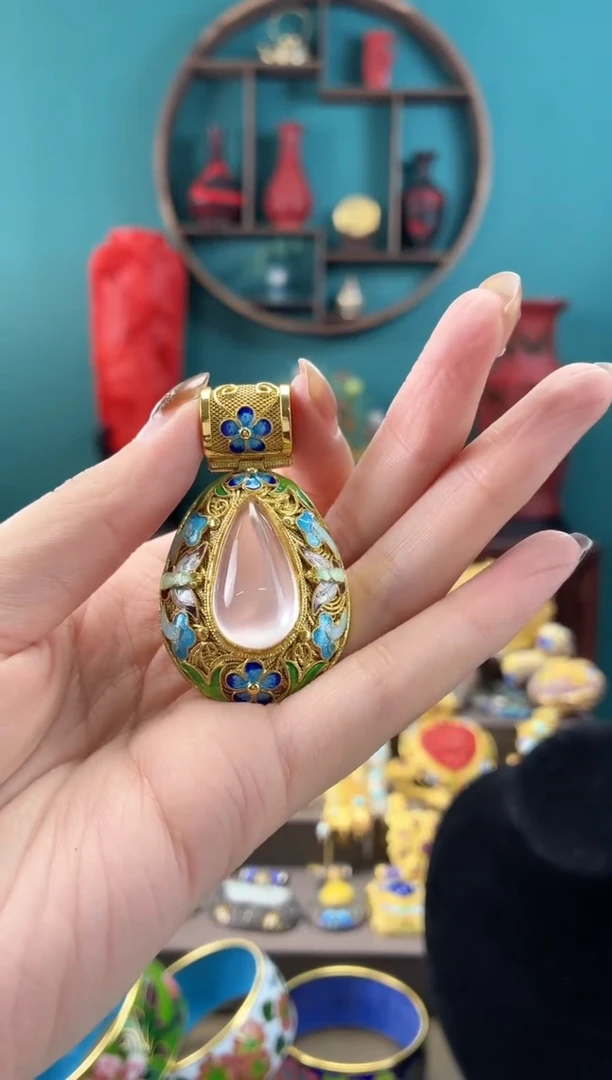 姚***摇非遗手工花丝镶嵌镯吊坠