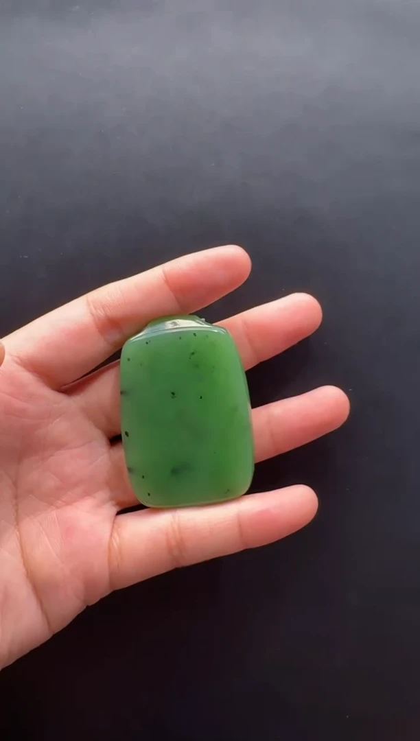 颈饰未镶嵌和田玉吊坠