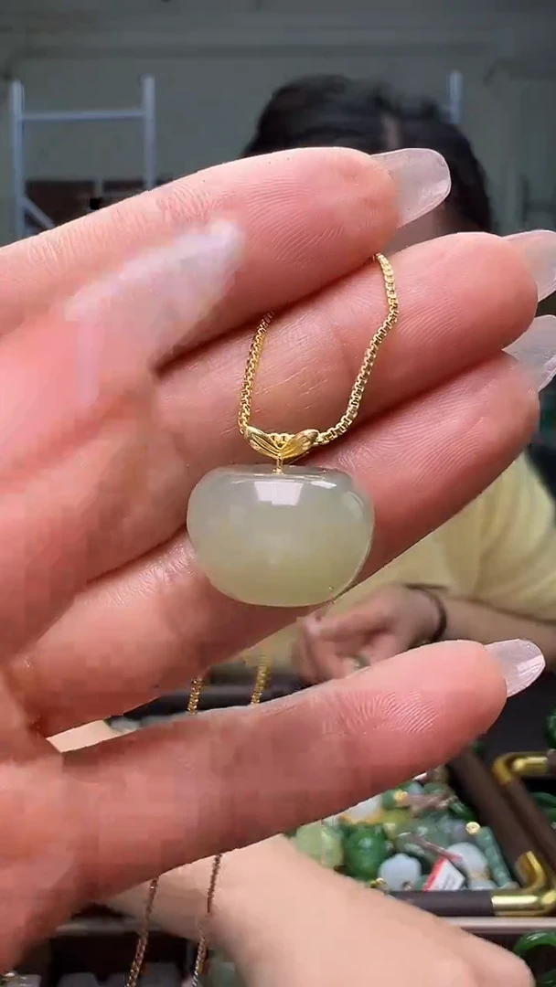 颈饰18K金镶嵌和田玉（多样性发货.发其一）12.01.89