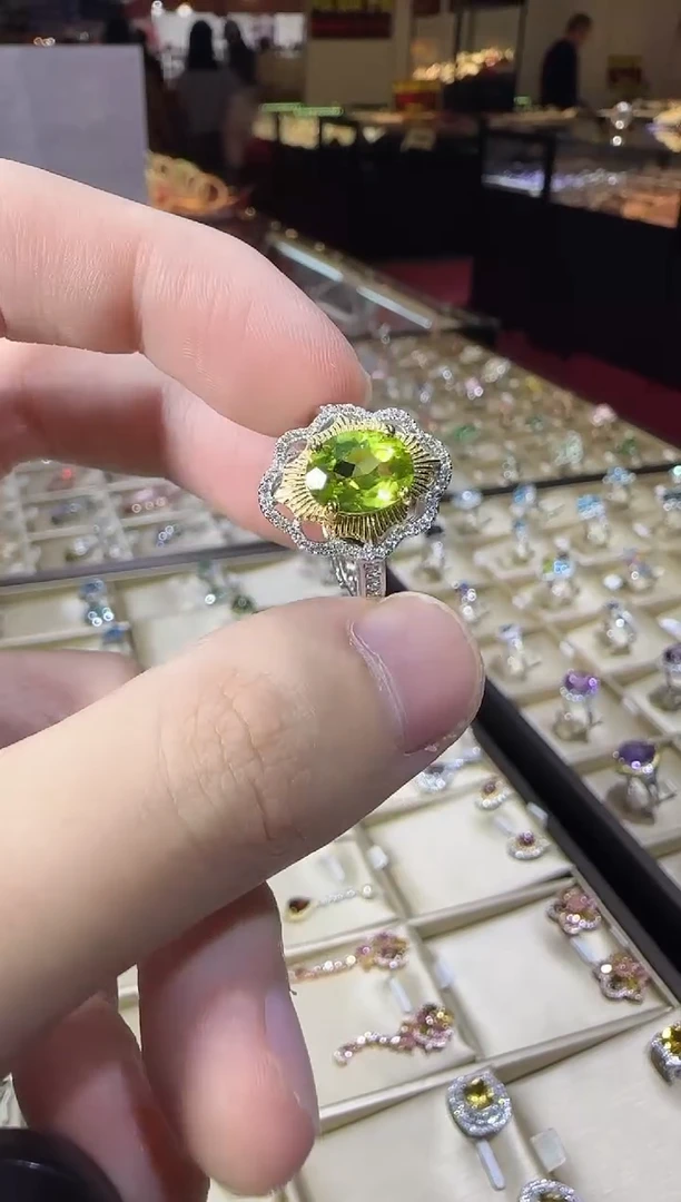银S925镶嵌戒指橄榄石9*7mm设计款2.5ct