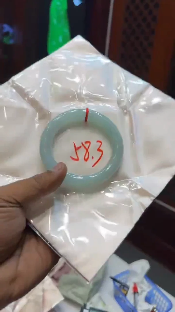 未镶嵌手镯翡翠手镯