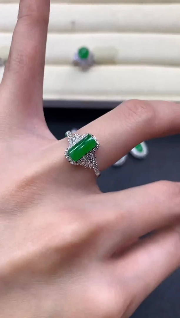 【闪购商品】翡翠戒指18K金镶嵌a204