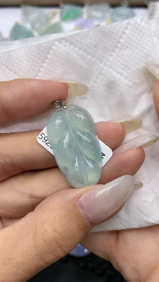 颈饰18K金镶嵌翡翠111111111111