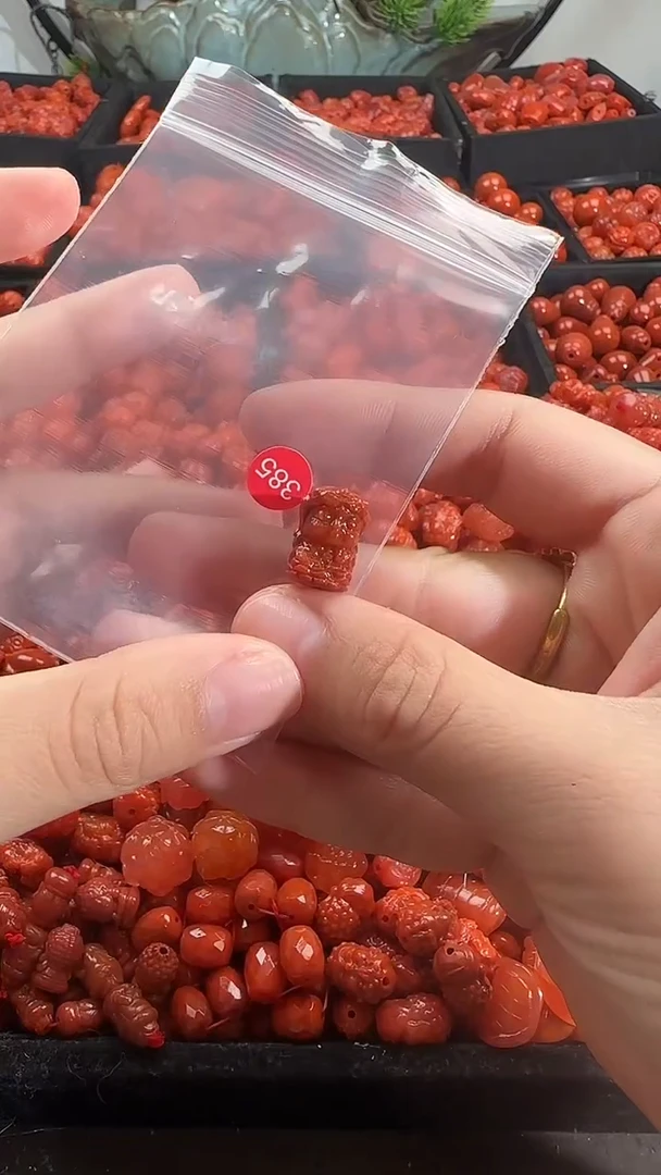 颈饰未镶嵌南红玛瑙1